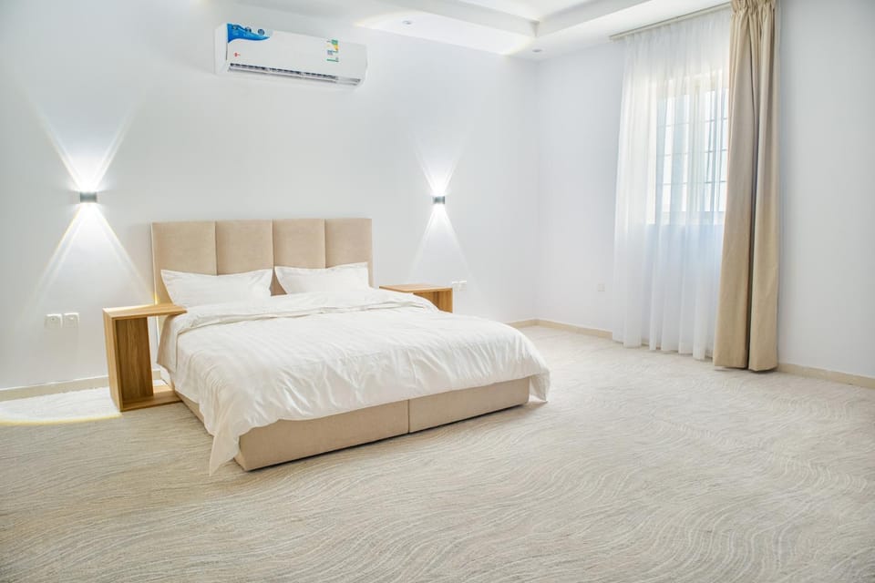Bed, Photo of the whole room, Bedroom, air conditioner