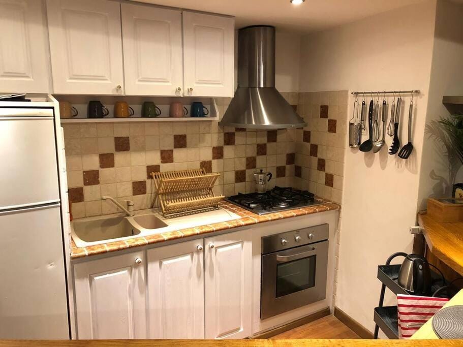 Kitchen or kitchenette, pet friendly, stove