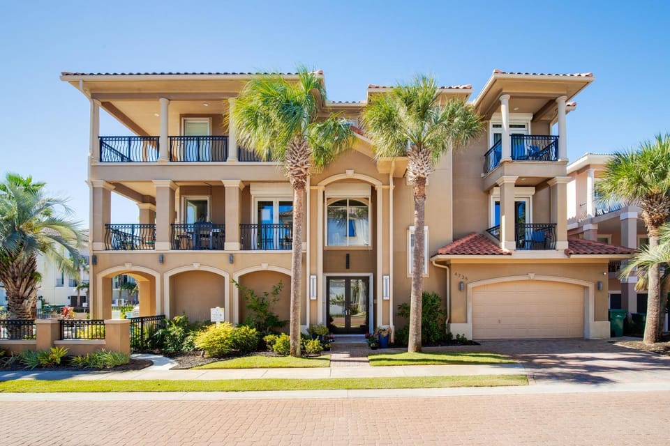 Gulf Views - Private Pool Hot Tub - Elevator House in Destin