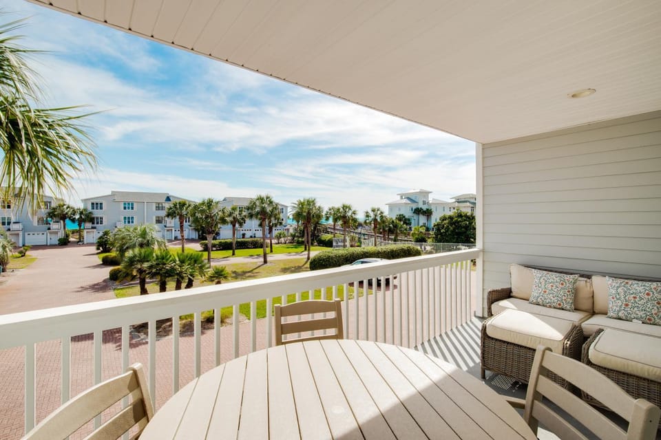 Steps to Beach, Community Pool, Beach View, Luxury House in South Walton County