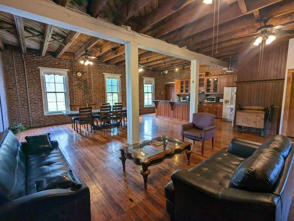 Communal lounge/ TV room, Kitchen or kitchenette, Living room, Seating area, Dining area, Communal kitchen