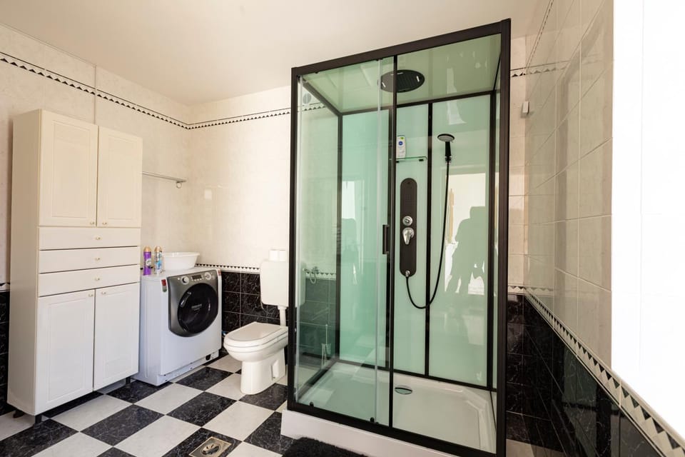Shower, Bathroom, washing machine, dryer