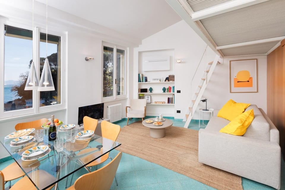 Living room, Food and drinks, Seating area, Dining area