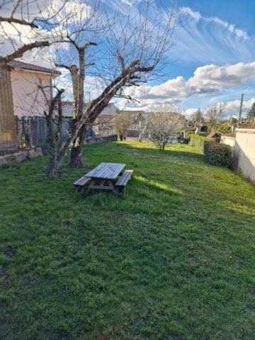 LES CERISIERS 2 Chambre 2 Bed and Breakfast in Occitanie