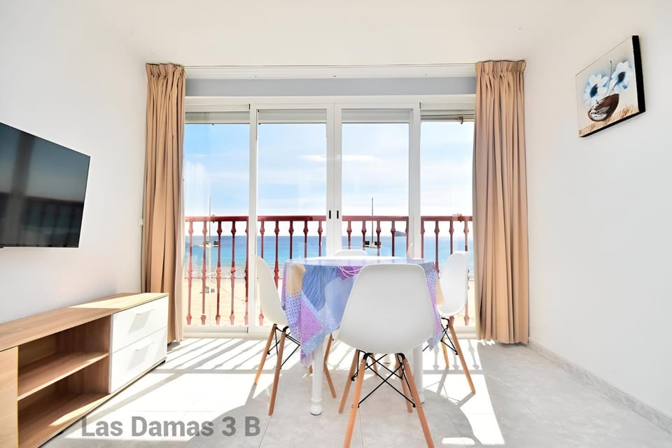 TV and multimedia, View (from property/room), Balcony/Terrace, Living room, Seating area, Dining area, Sea view
