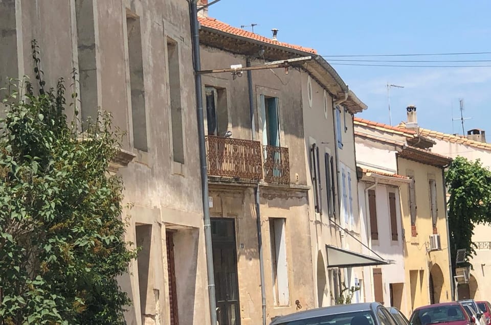 Property building, Day, Neighbourhood, City view, Street view