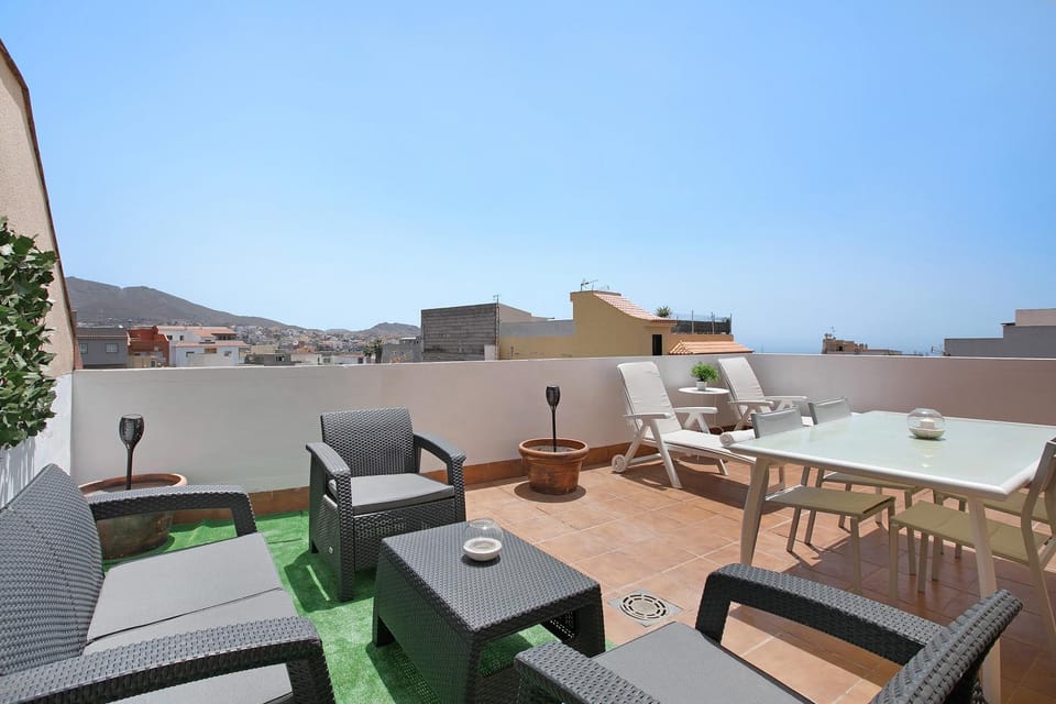 Property building, Balcony/Terrace, Living room