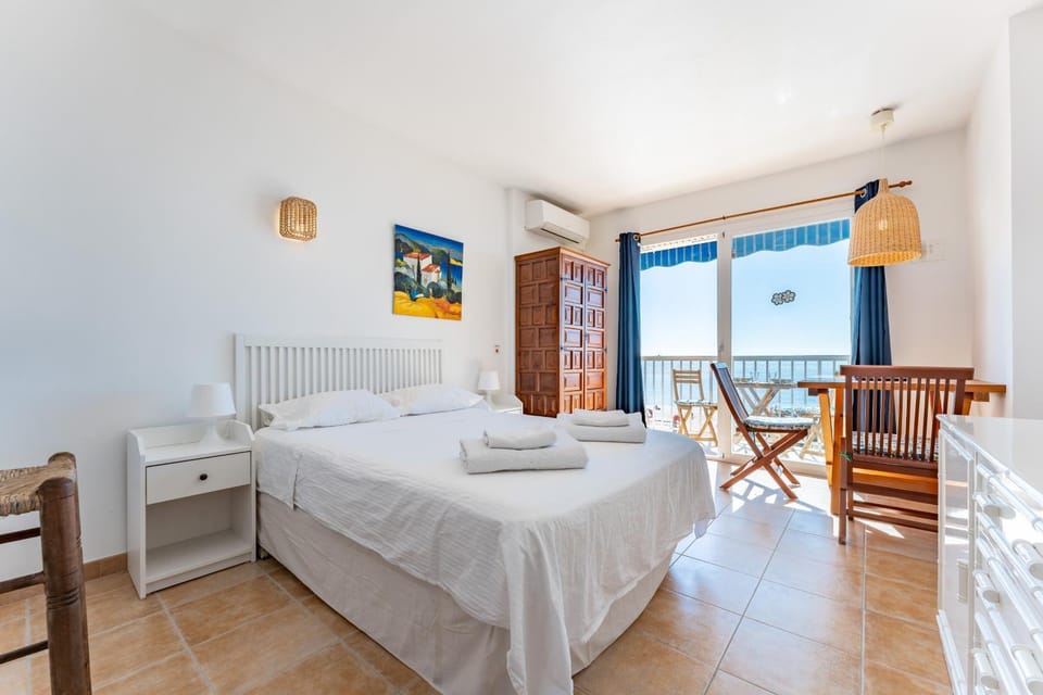 Property building, Living room, Bedroom