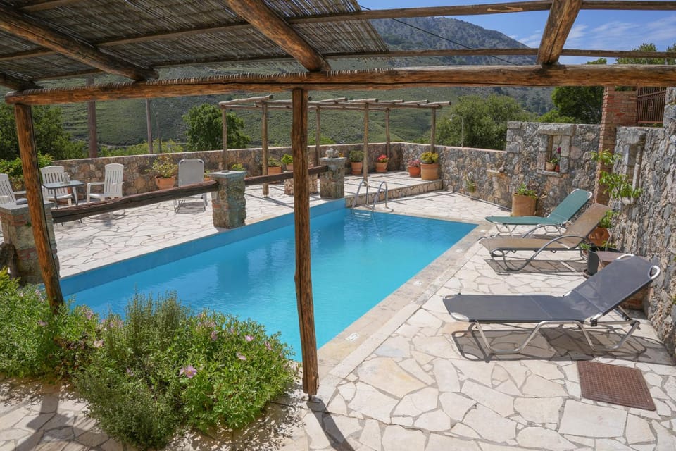 Traditional Villa with pool in Sfakia Apartment in Crete