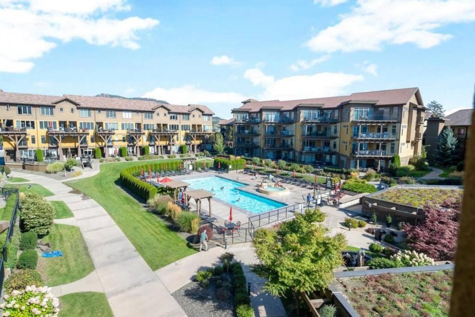 The Beach House at Barona Beach 4301 Apartment in West Kelowna