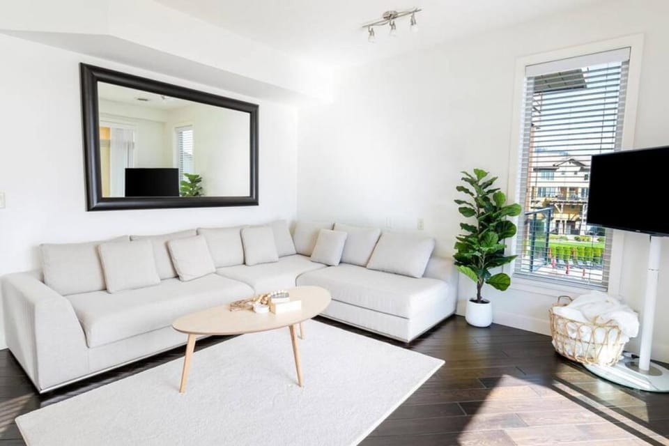 The Beach House at Barona Beach 4301 Apartment in West Kelowna