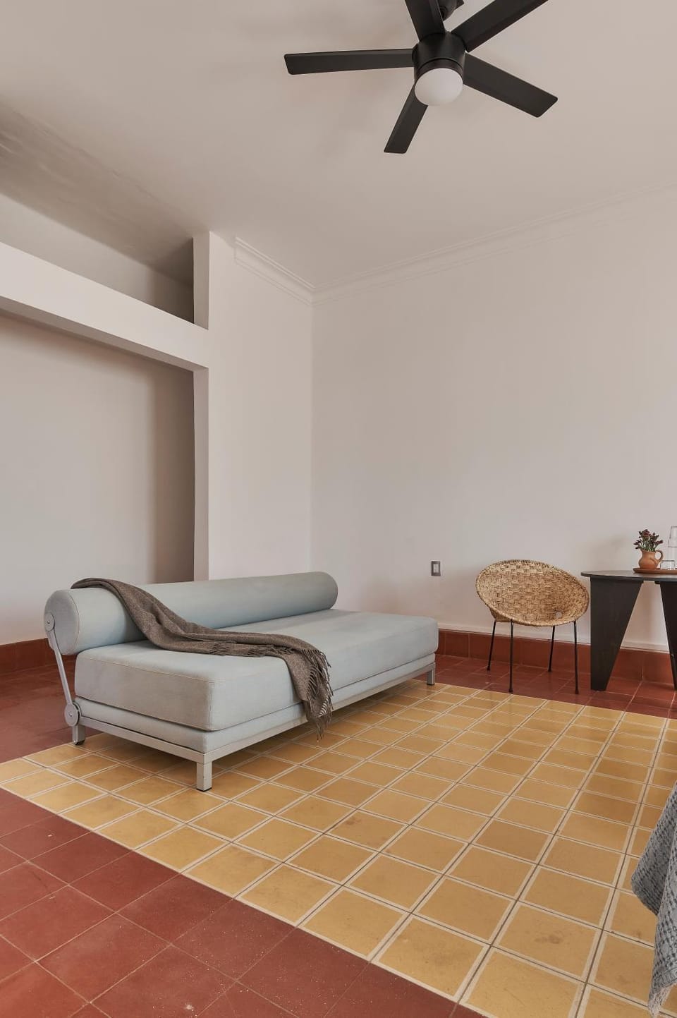 Seating area, fireplace