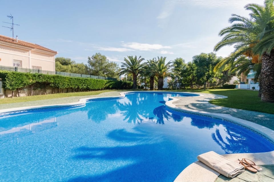 Swimming pool, Swimming pool