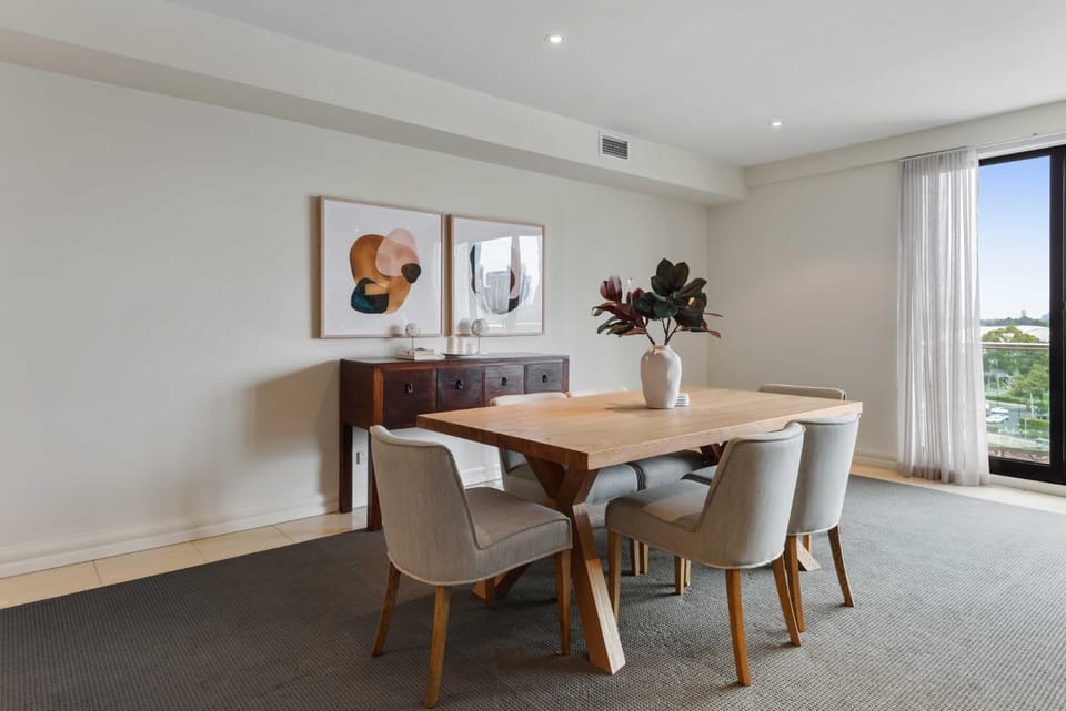 Spacious 3-Bed Apartment by the MCG Apartment in Melbourne