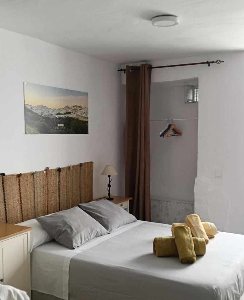 Bed, towels