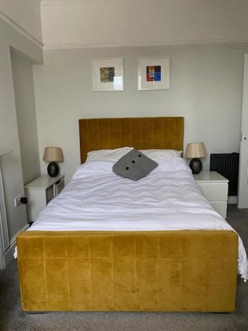 Central en-suite double room Vacation rental in Plymouth