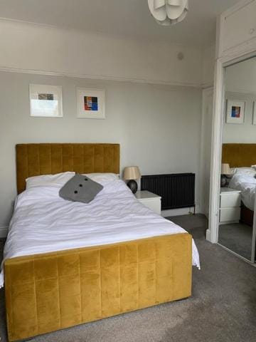 Central en-suite double room Vacation rental in Plymouth