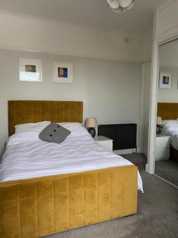 Central en-suite double room Vacation rental in Plymouth