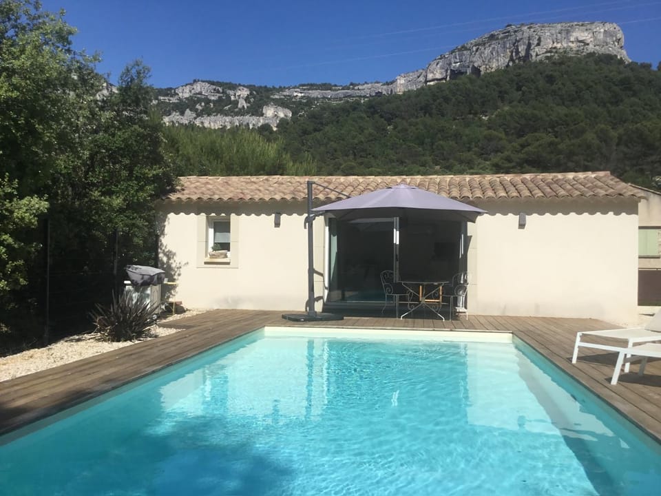 Studio de charme avec piscine Apartment in Fontaine-de-Vaucluse