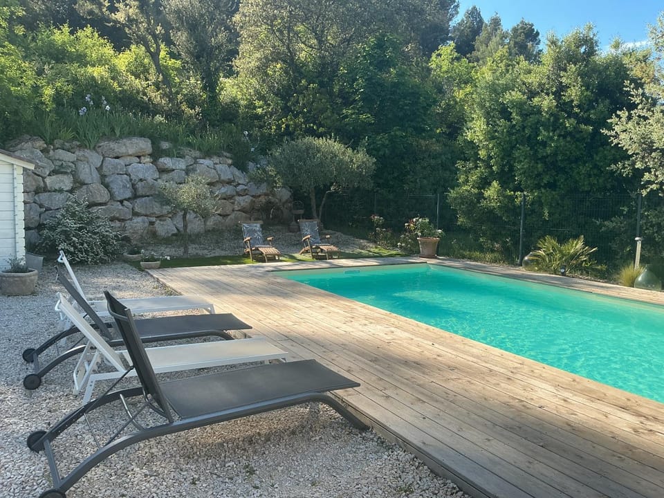 Studio de charme avec piscine Apartment in Fontaine-de-Vaucluse
