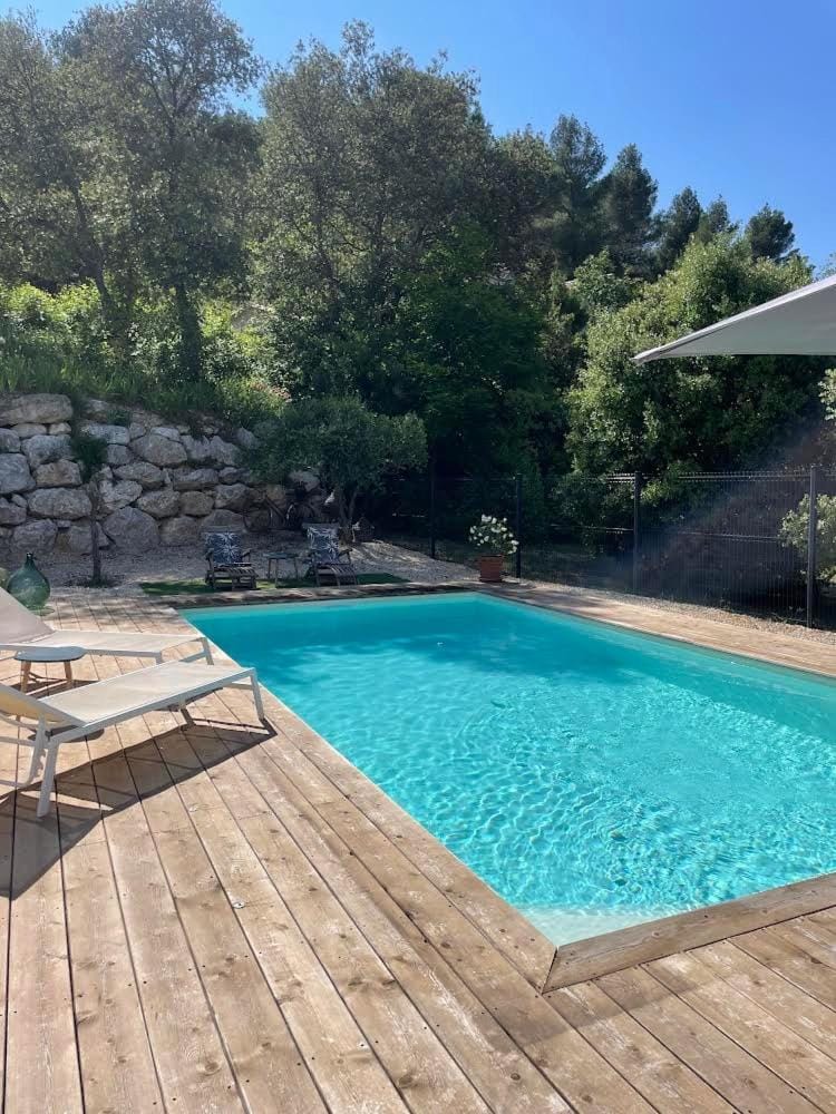 Studio de charme avec piscine Apartment in Fontaine-de-Vaucluse