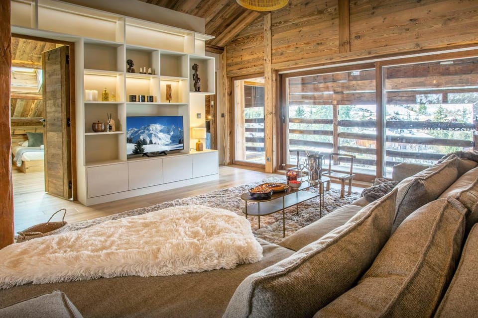 TV and multimedia, Living room, Seating area, Evening entertainment