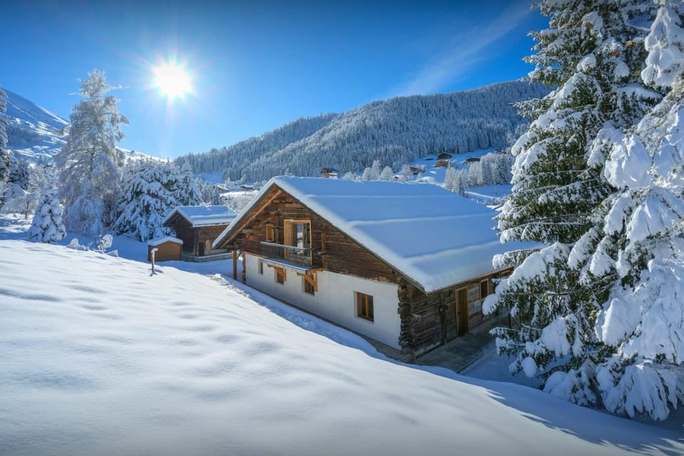 Property building, Day, Natural landscape, Winter, Mountain view