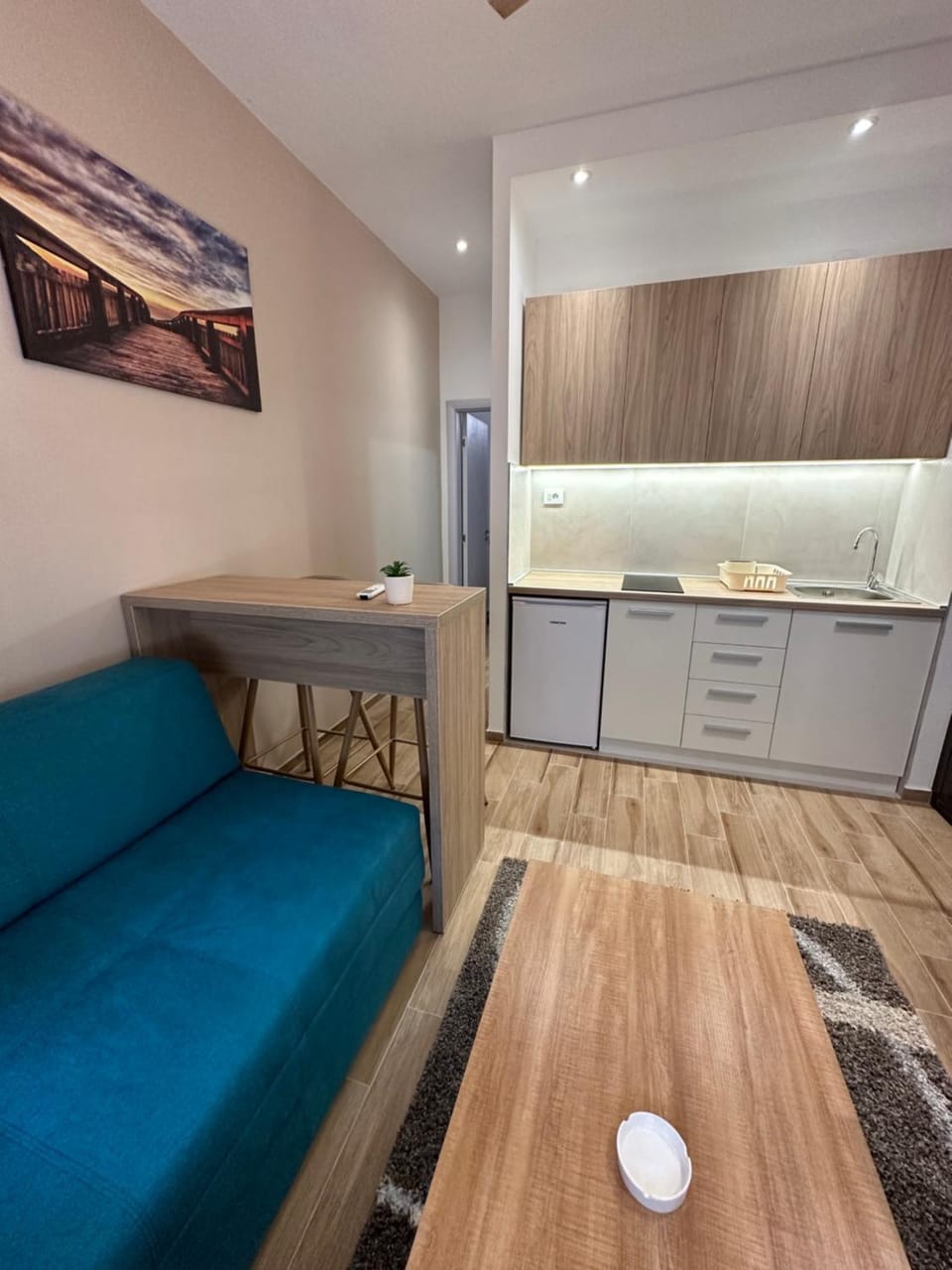 Kitchen or kitchenette, Living room, Seating area