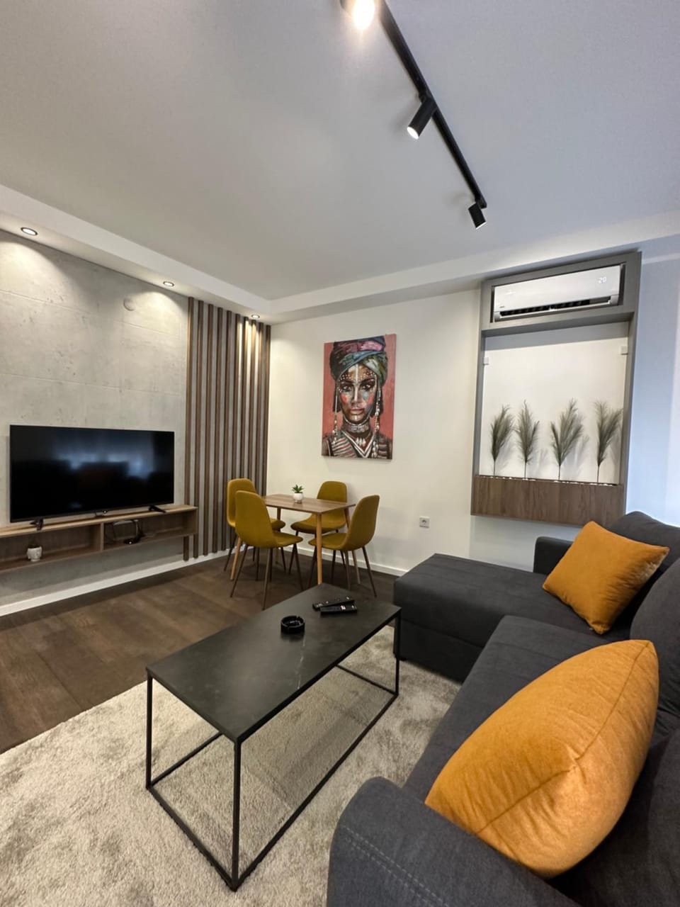 Communal lounge/ TV room, TV and multimedia, Living room, Seating area, Evening entertainment, air conditioner