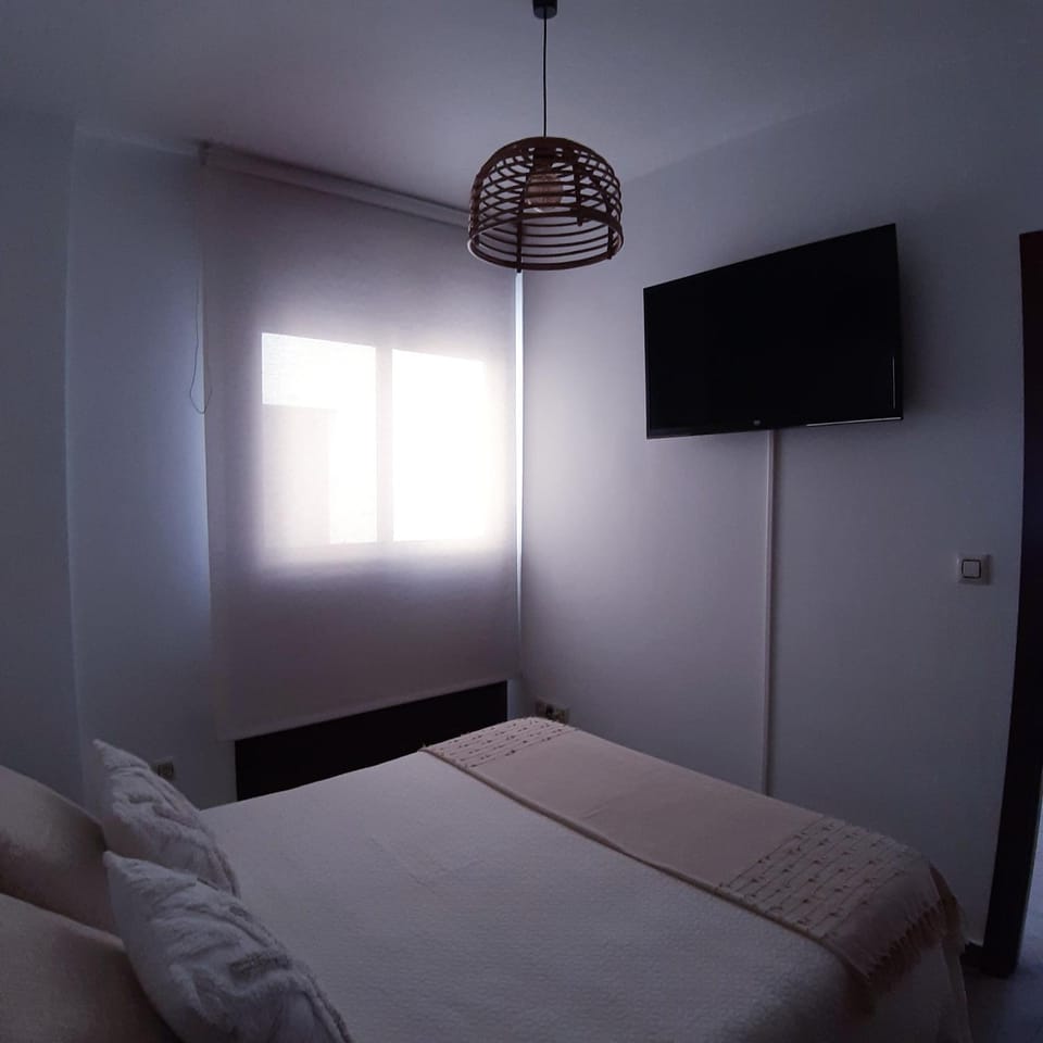 TV and multimedia, Photo of the whole room, Bedroom
