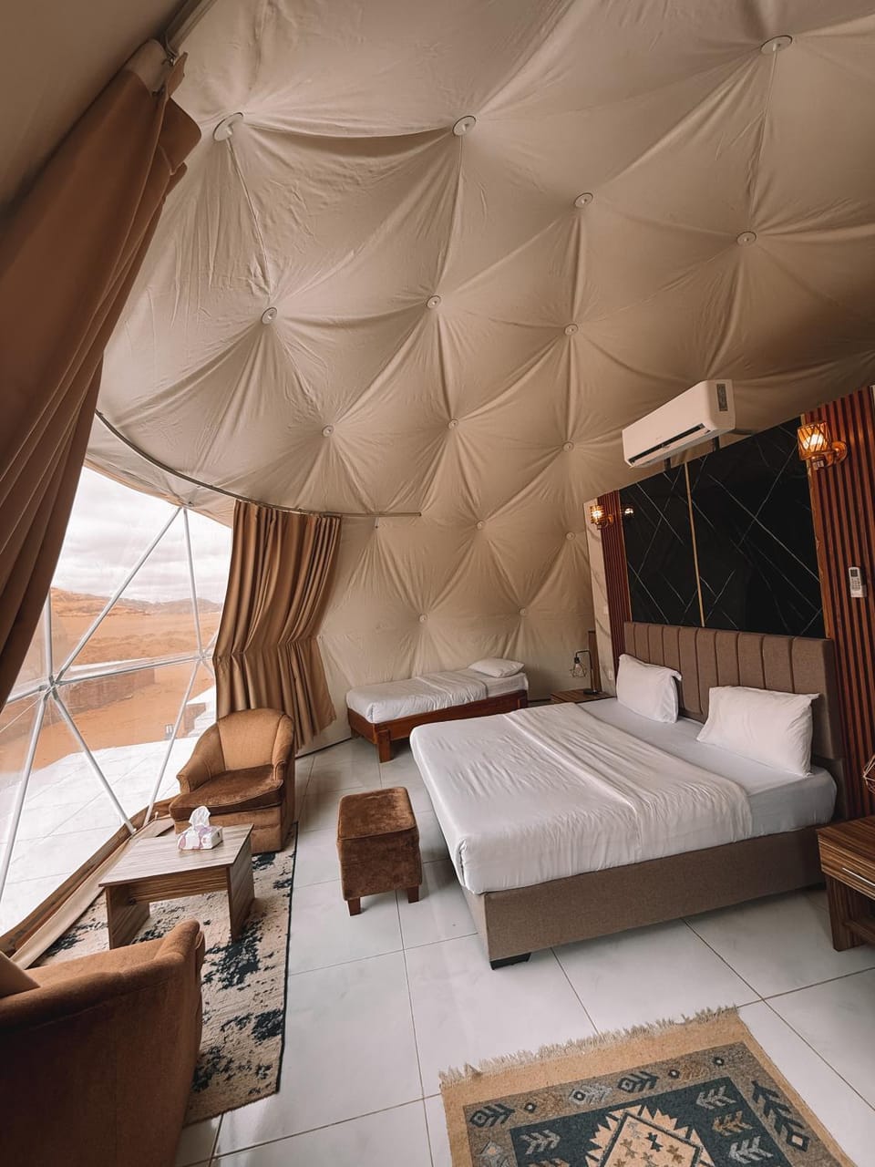 Bed, Photo of the whole room, Seating area, Bedroom
