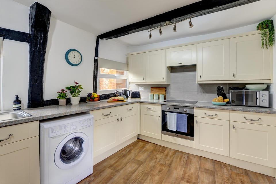 Coffee/tea facilities, Kitchen or kitchenette, dishwasher, minibar, pet friendly, stove, toaster, washing machine, dryer