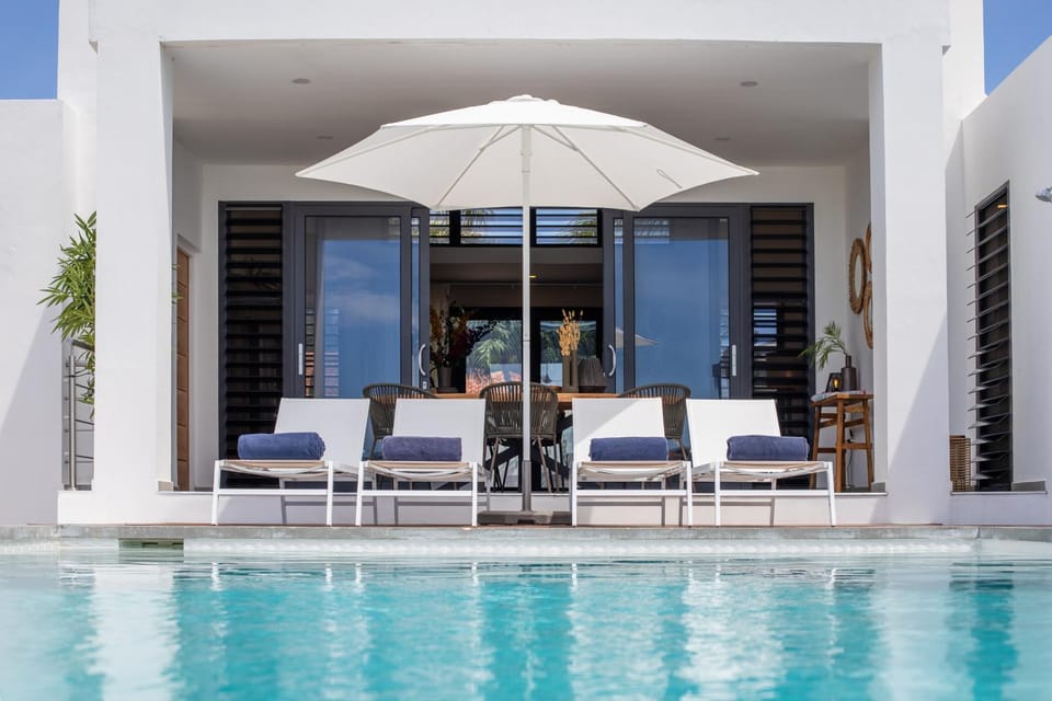 Balcony/Terrace, Swimming pool, sunbed