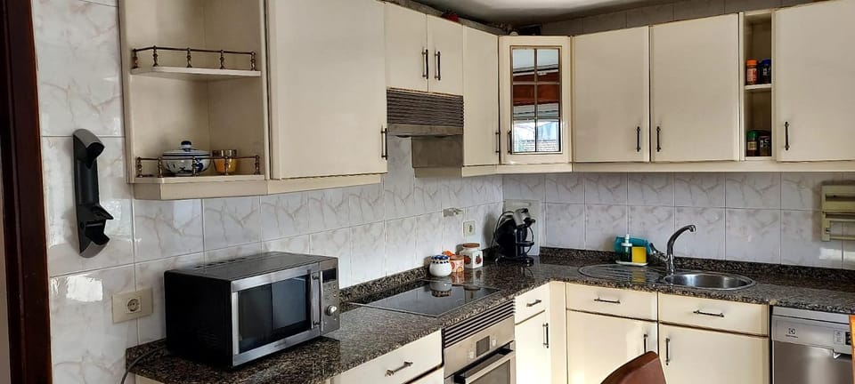 Coffee/tea facilities, Kitchen or kitchenette, dishwasher, minibar, pet friendly, stove