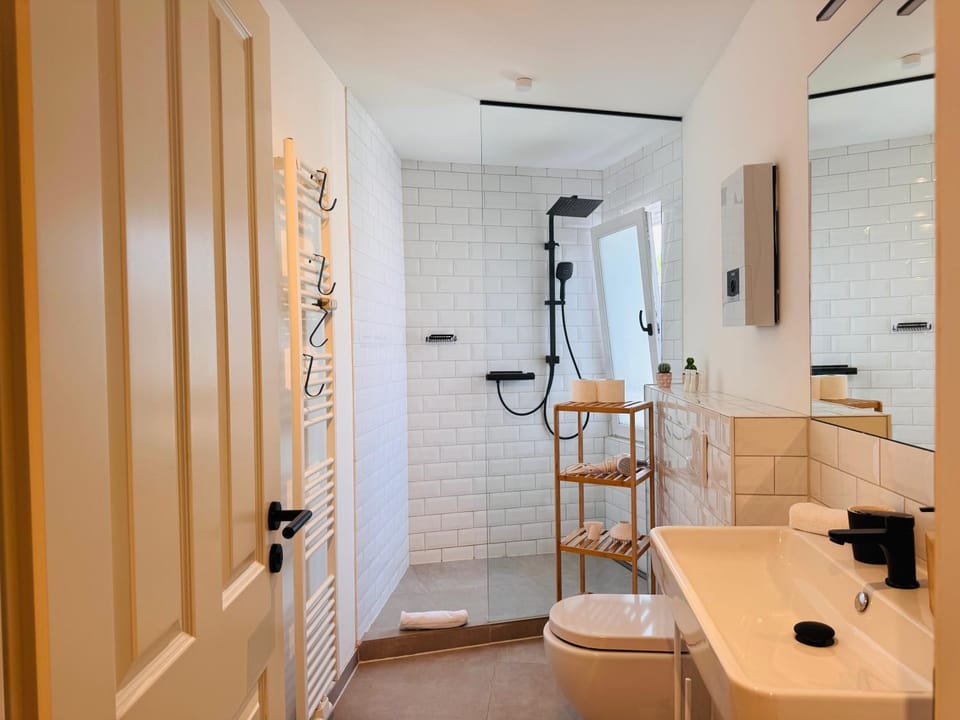 Shower, Bathroom, towels