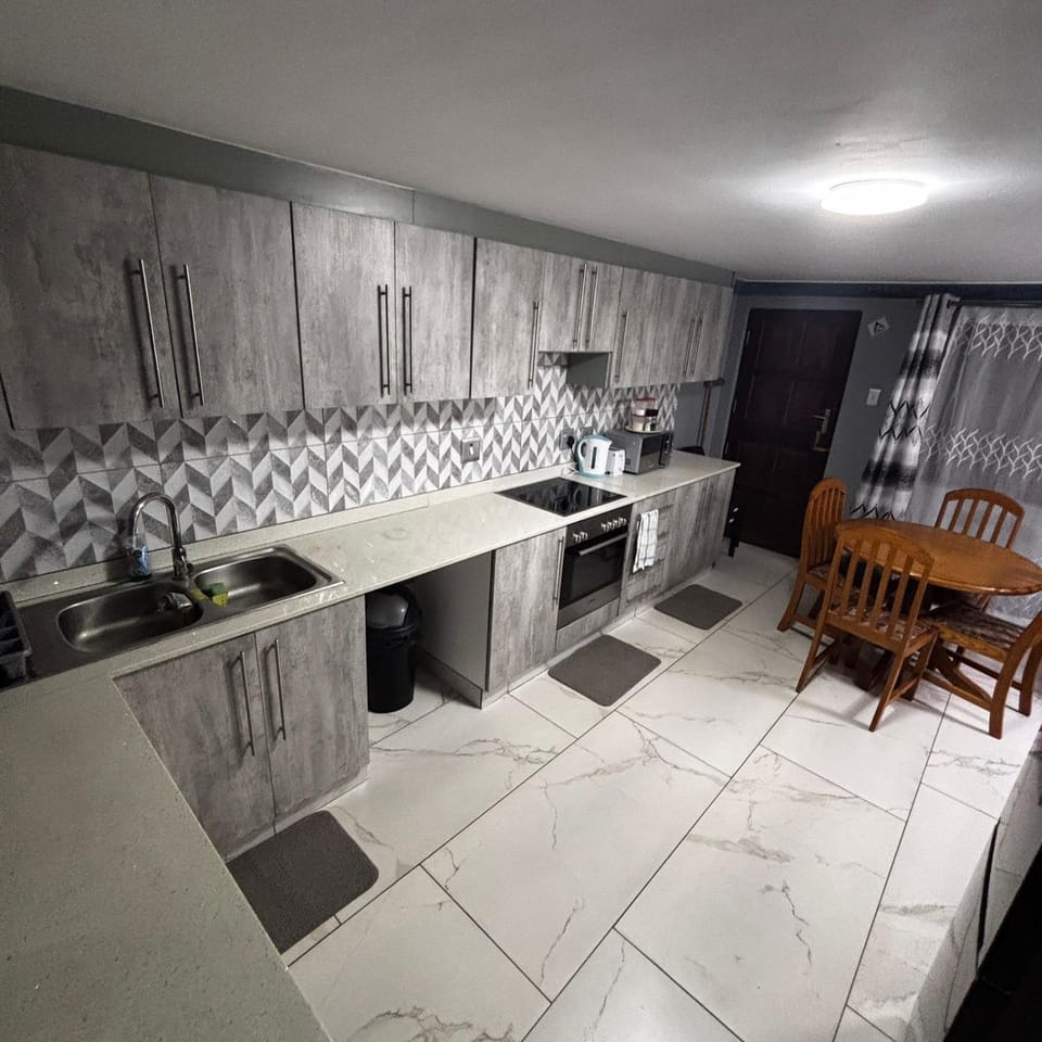 Kitchen or kitchenette, Dining area, oven, stove