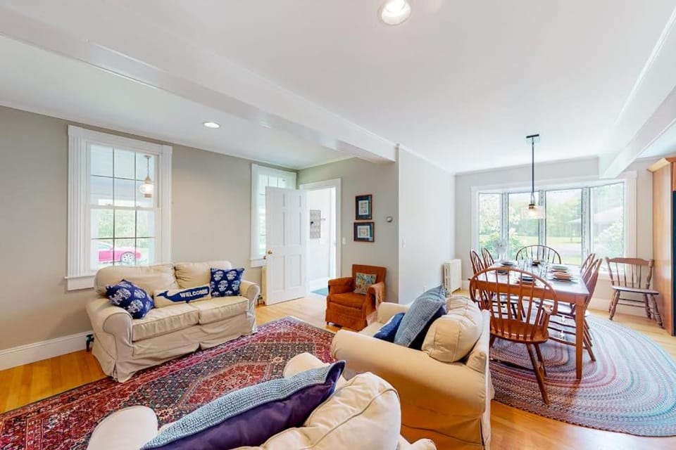 Living room, Seating area, Dining area