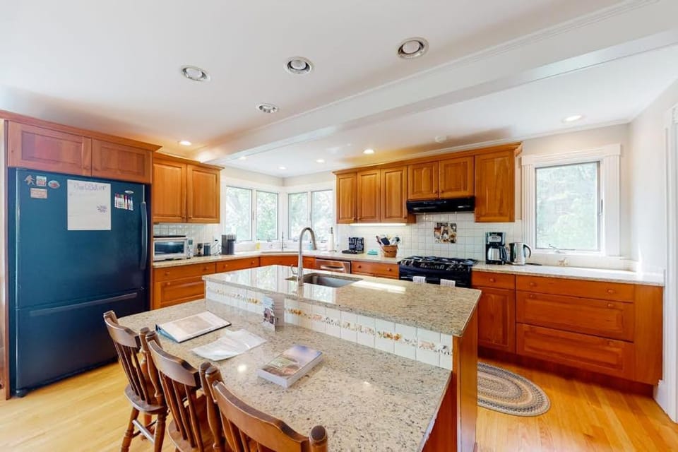 Kitchen or kitchenette, kitchen