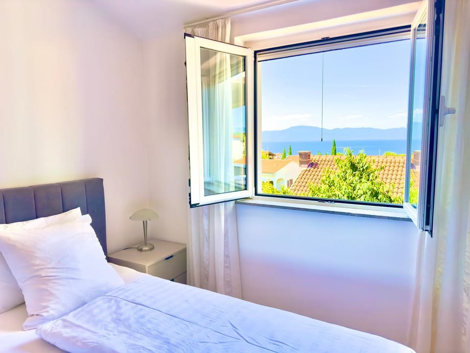 Bedroom, Sea view