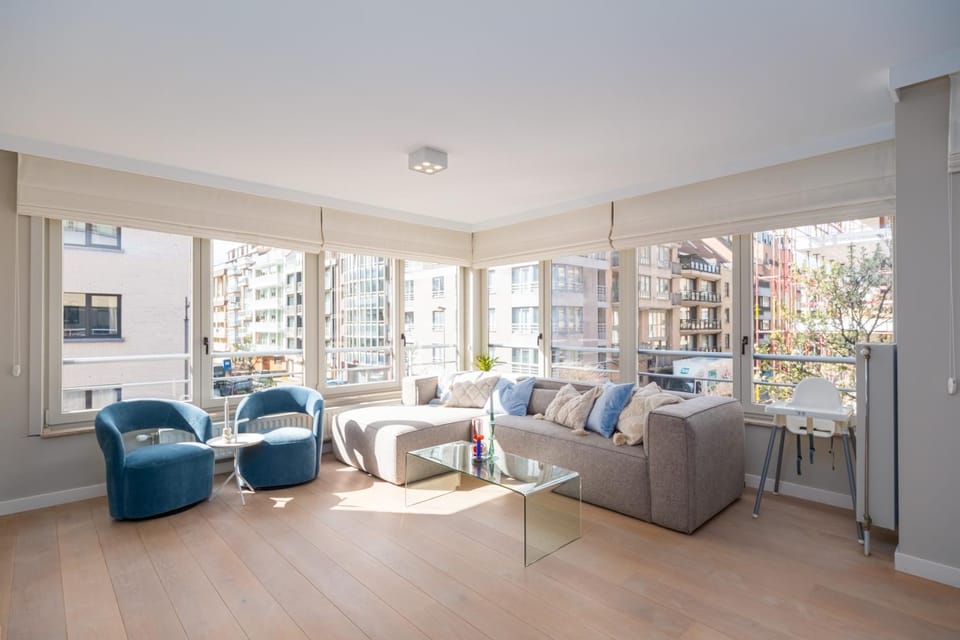 Day, Living room