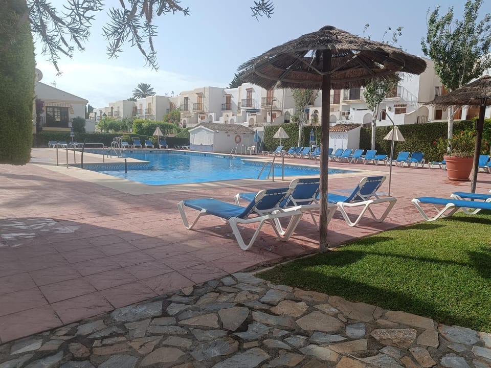 Swimming pool, sunbed