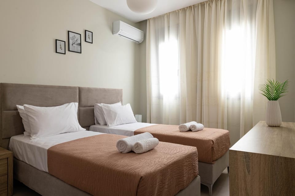 Bed, Photo of the whole room, Bedroom, towels, air conditioner