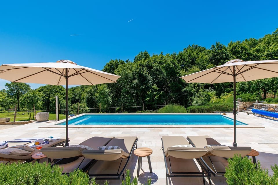 Swimming pool, sunbed