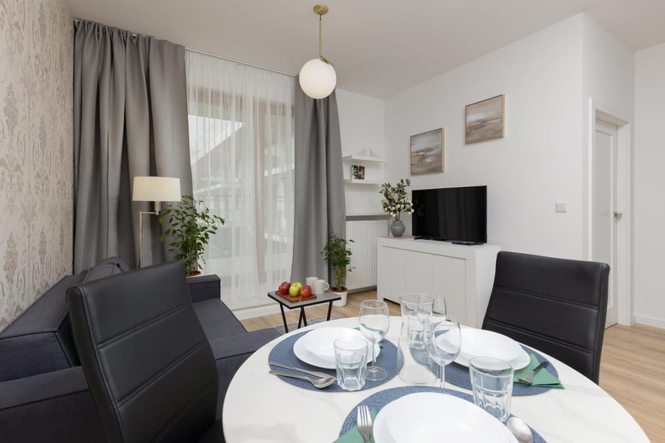 Communal lounge/ TV room, TV and multimedia, Living room, Seating area, Dining area