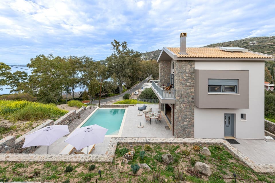 Property building, Patio, Spring, Day, Natural landscape, Mountain view, Pool view, Swimming pool, sunbed