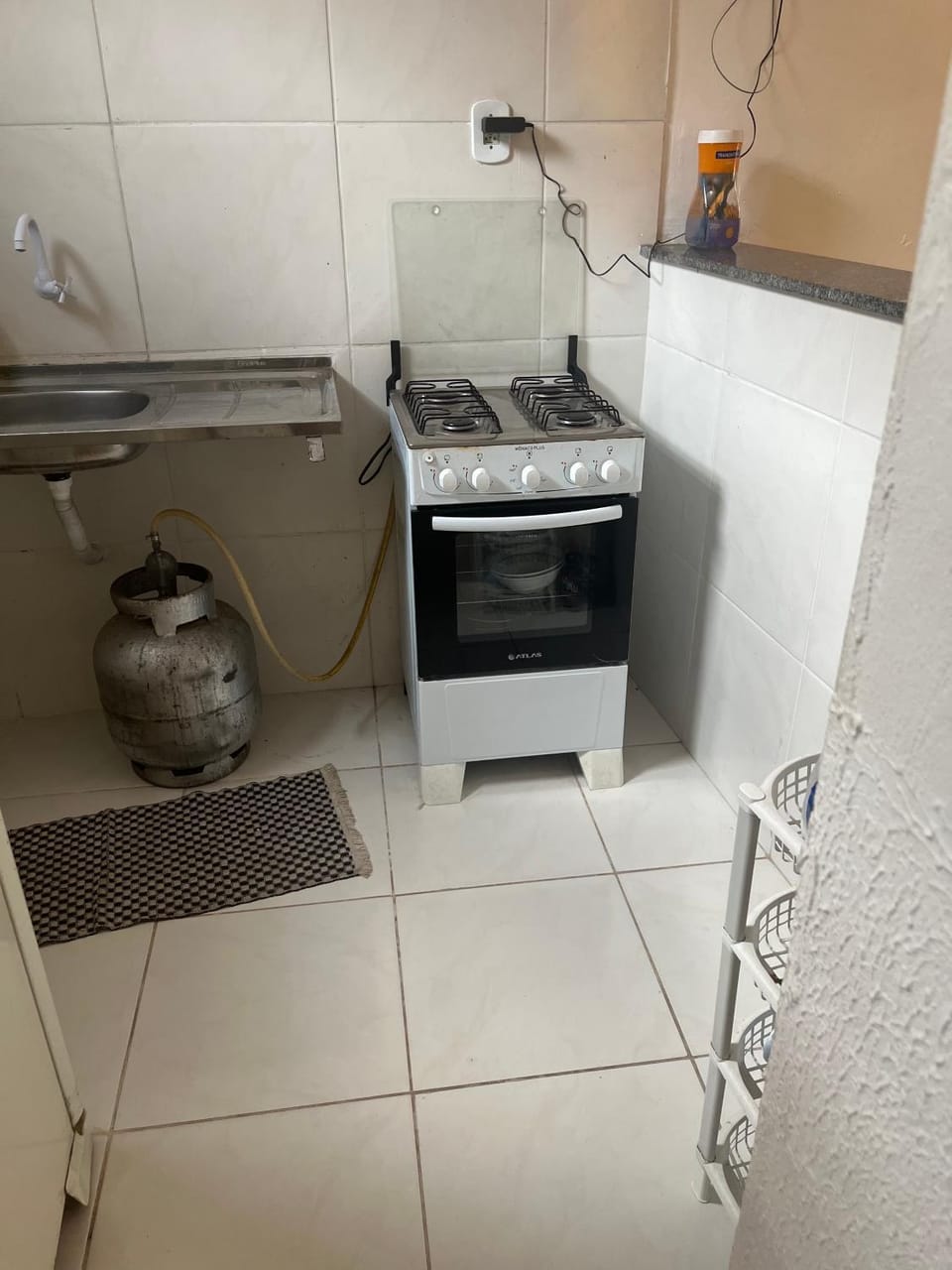 Kitchen or kitchenette, pet friendly, stove