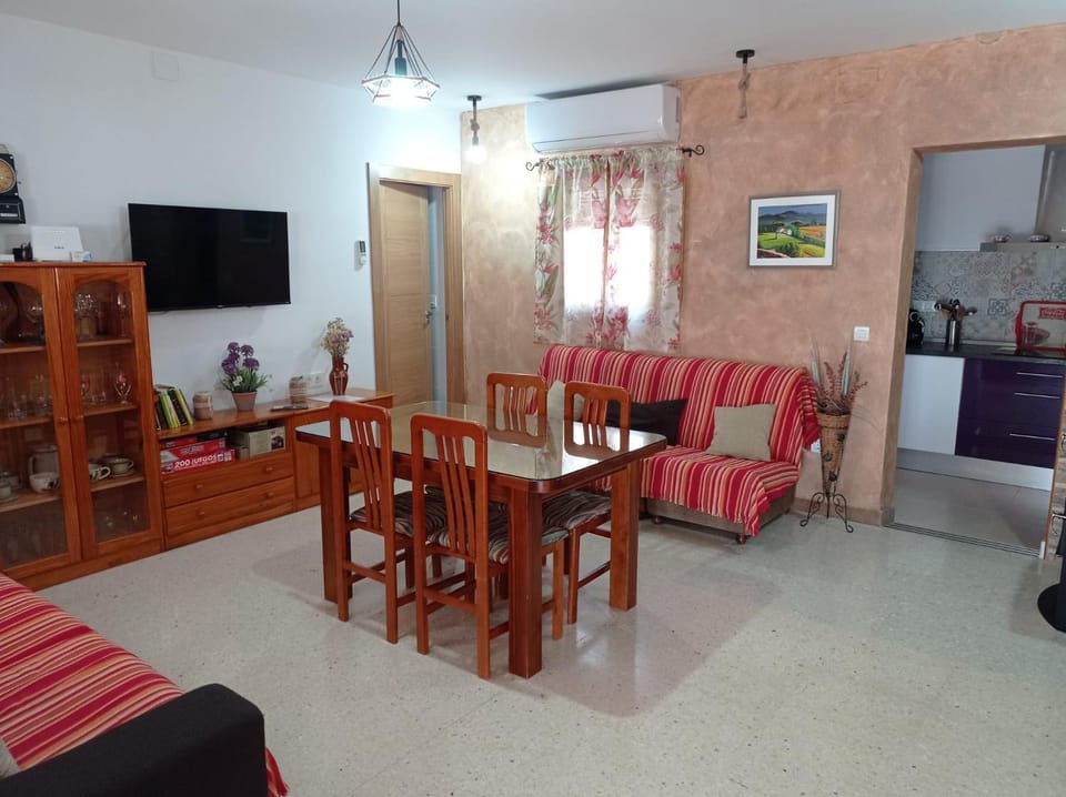 TV and multimedia, Living room, Seating area, Dining area, air conditioner