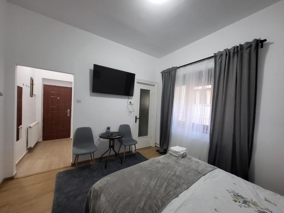 Bed, TV and multimedia, Bedroom, hair dresser