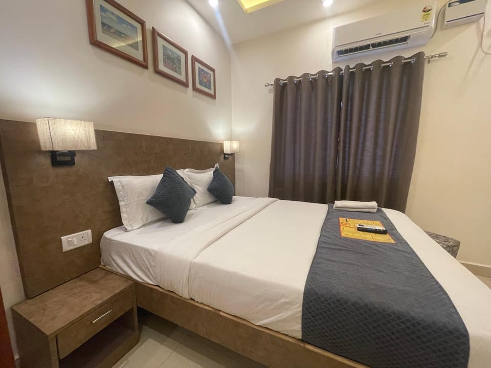 Shower, Toilet, Bed, Bathroom, Food, Guests, Meals, Breakfast, Lunch, Dinner, room service, wardrobe, dryer, air conditioner