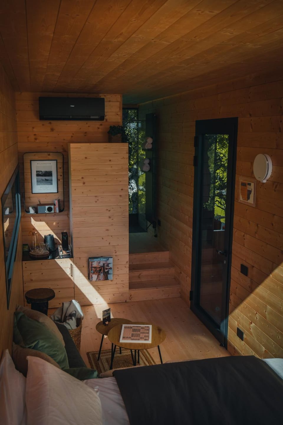 Living room, Seating area, air conditioner